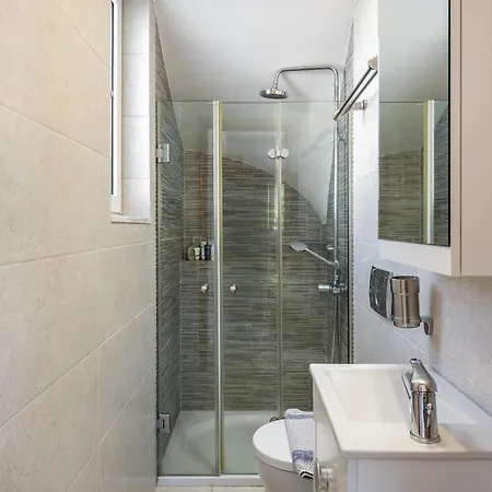 Gonos Villa *